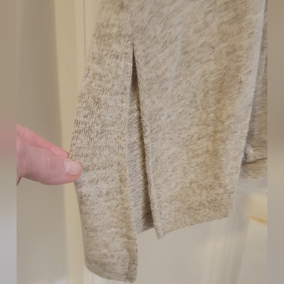 Easel NWT Reverse Stitch Top Small - Picture 6 of 11